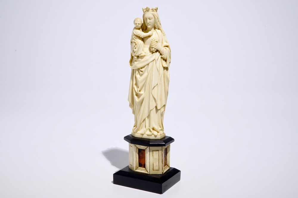 Un mod&egrave;le d'une Vierge &agrave; l'enfant en ivoire sculpt&eacute;, Dieppe, France, 19&egrave;me