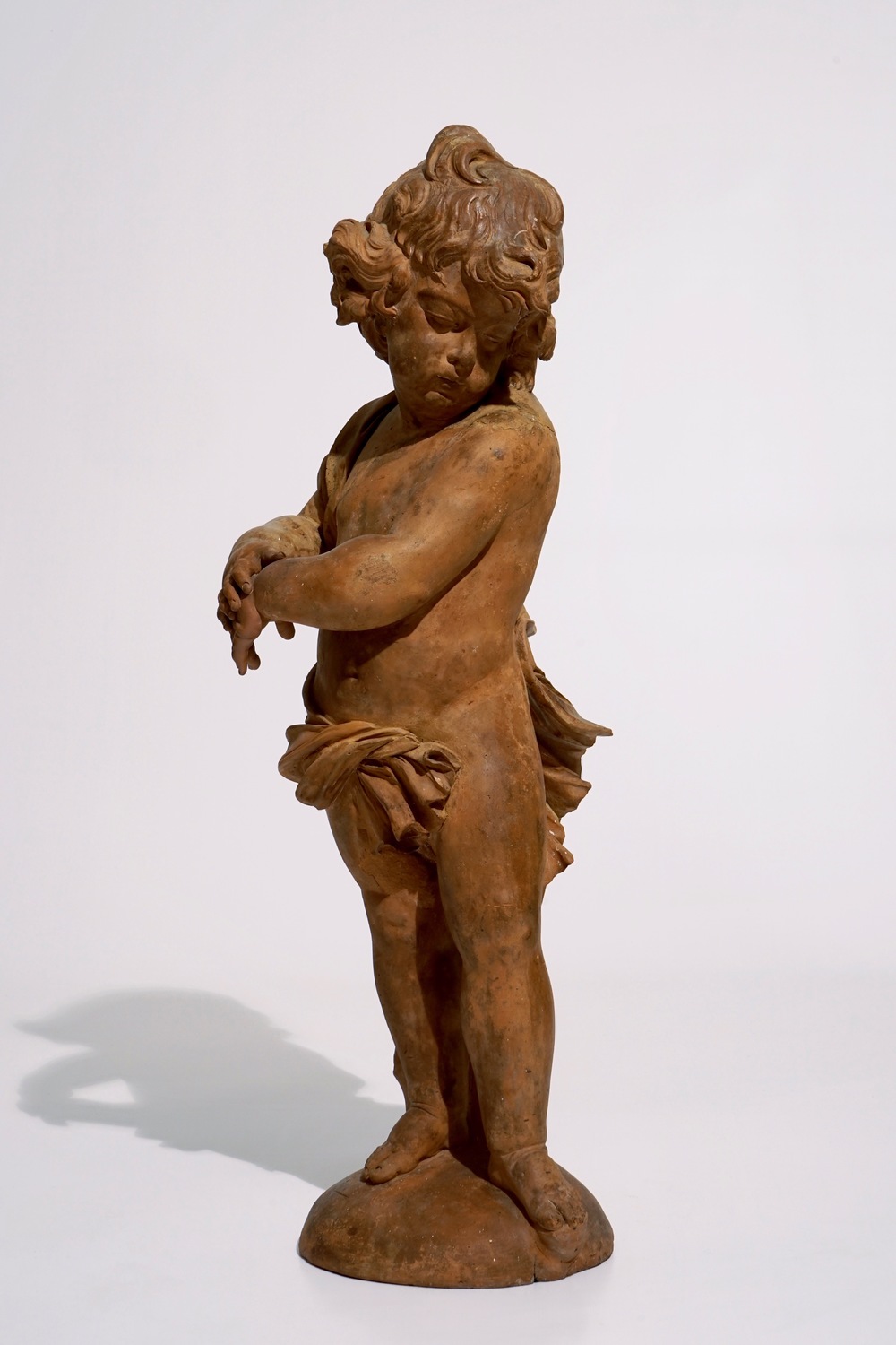 Attr. &agrave; Lodewyck Willemsens (Anvers, 1630-1702), un grand mod&egrave;le d'un putto en terre cuite