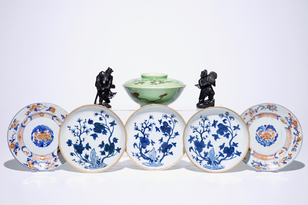 A varied lot of five Chinese plates, a pair of serpentine stone figures and a Japanese bowl and cover, 18/20th C.