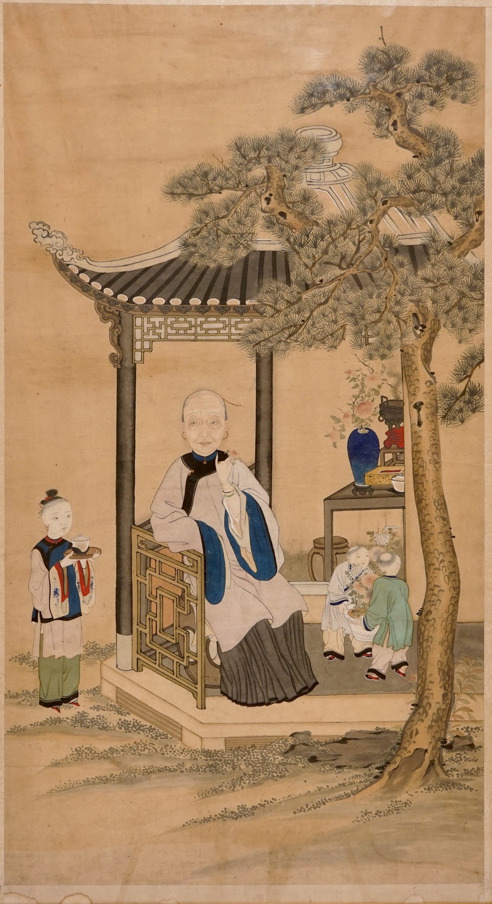 A Chinese rice paper painting depicting a lady with her servants, 18/19th C.