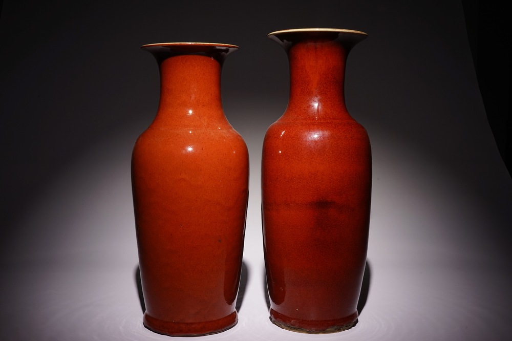 Deux vases en porcelaine de Chine monochrome sang de boeuf, 19/20&egrave;me