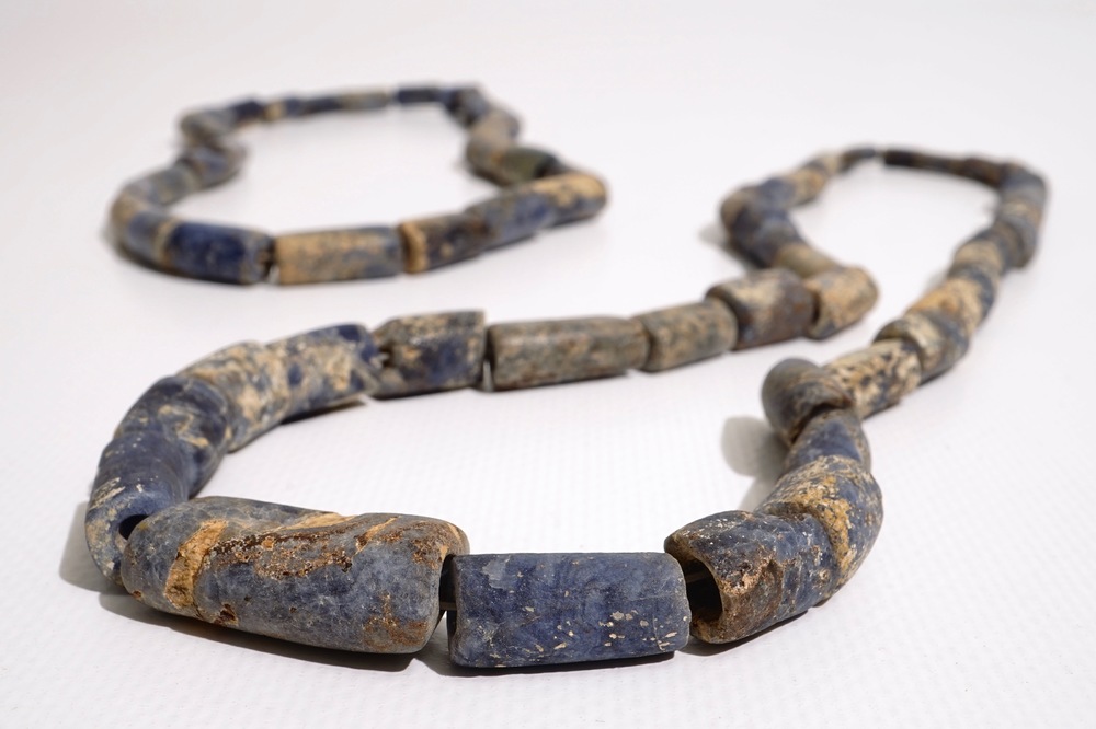 Deux colliers de perles tubulaires en lapis lazuli, Culture Chavin, P&eacute;rou, 9/2&egrave;me av. J.‑C.