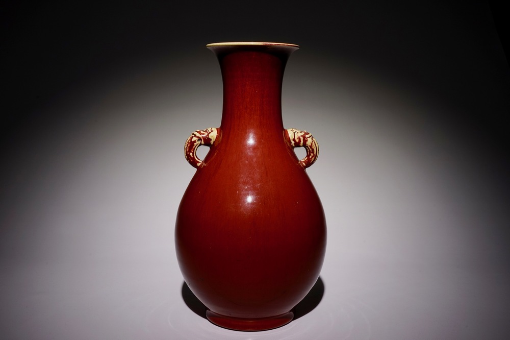 A Chinese monochrome sang-de-boeuf-glazed yuhuchunping vase, 18/19th C.