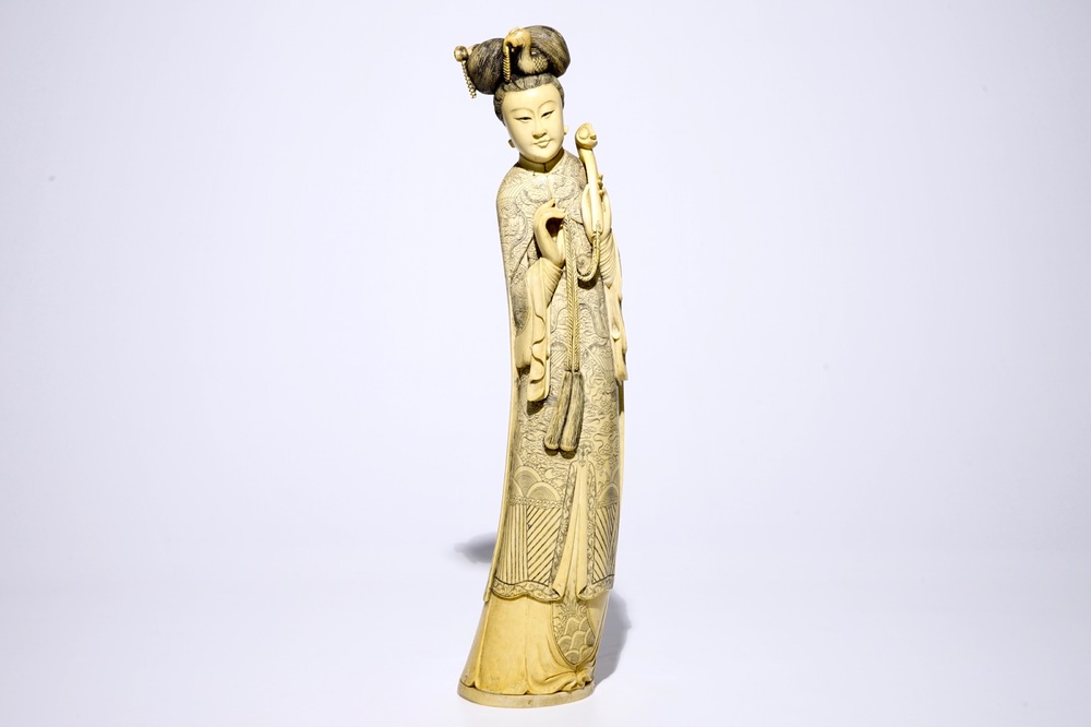 Un grand mod&egrave;le d'une Guanyin en ivoire sculpt&eacute;, Chine, 19&egrave;me