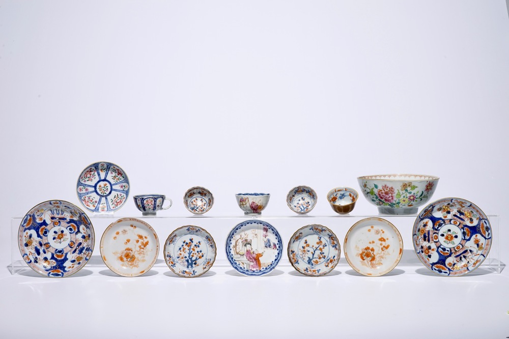 A lot of five Chinese cups and saucers, two plates and a bowl, Qianlong