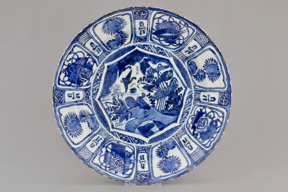 Een Chinese blauw-witte schotel met eenden bij een poel, Ming, Wanli