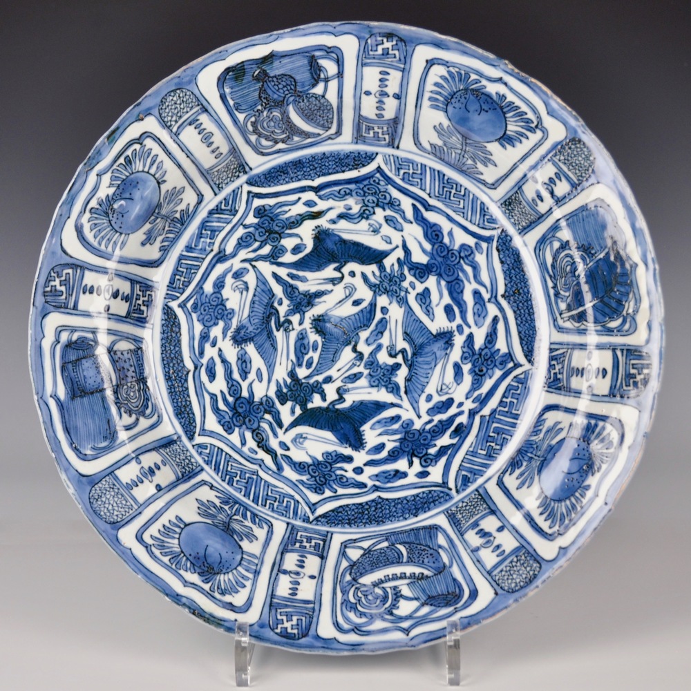 A Chinese blue and white kraak porcelain dish with cranes, Ming, Wanli