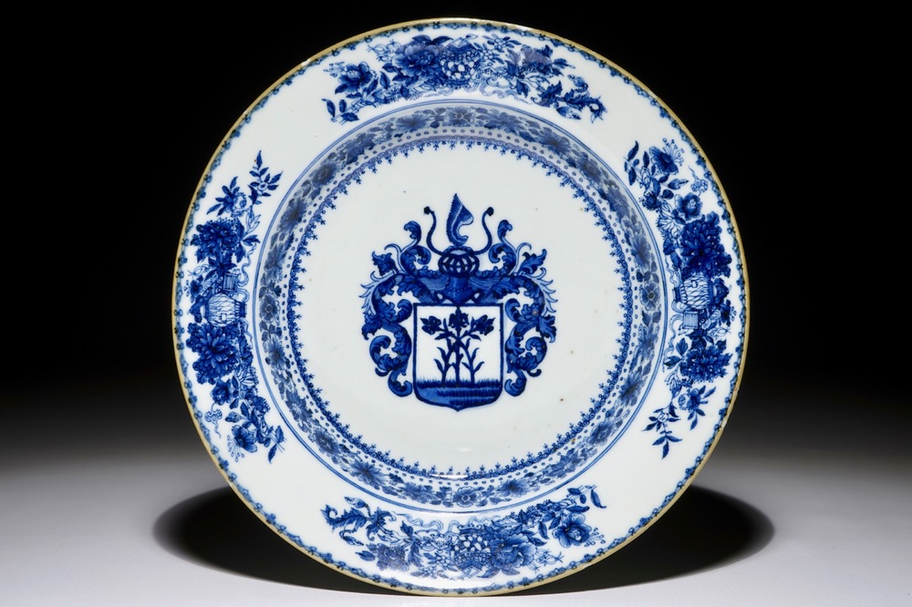A Chinese blue and white soup plate with the arms of Schreuder, Qianlong