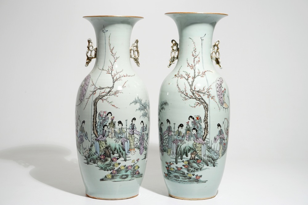 A pair of tall Chinese famille rose vases with ladies in a garden, 19/20th C.