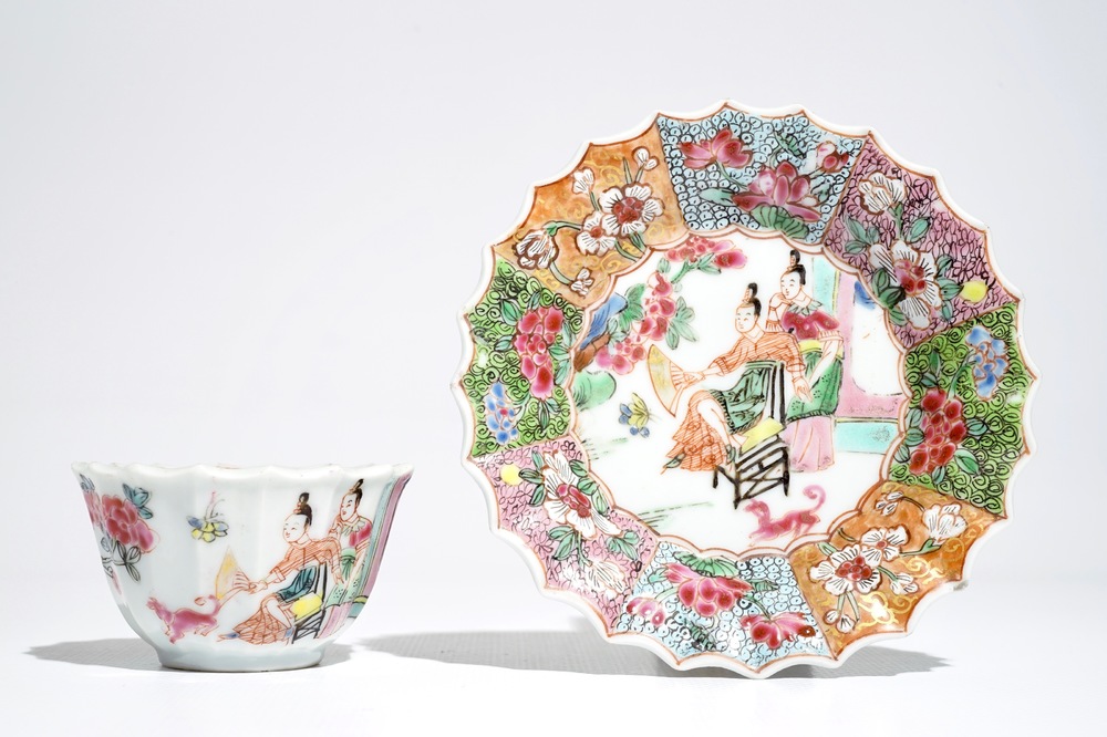 Une tasse et soucoupe polylob&eacute;e en porcelaine de Chine famille rose, Yongzheng