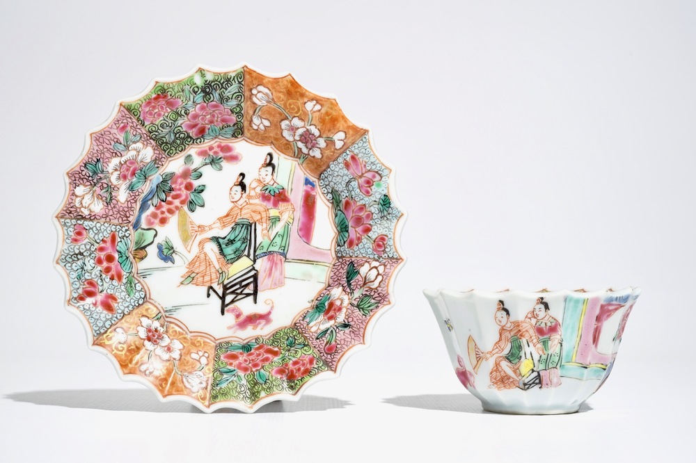 Une tasse et soucoupe polylob&eacute;e en porcelaine de Chine famille rose, Yongzheng