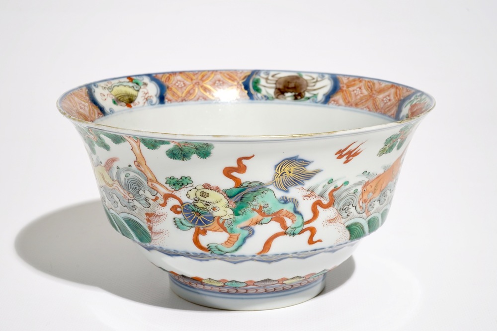 A Chinese famille verte bowl with Buddhist lions, Kangxi