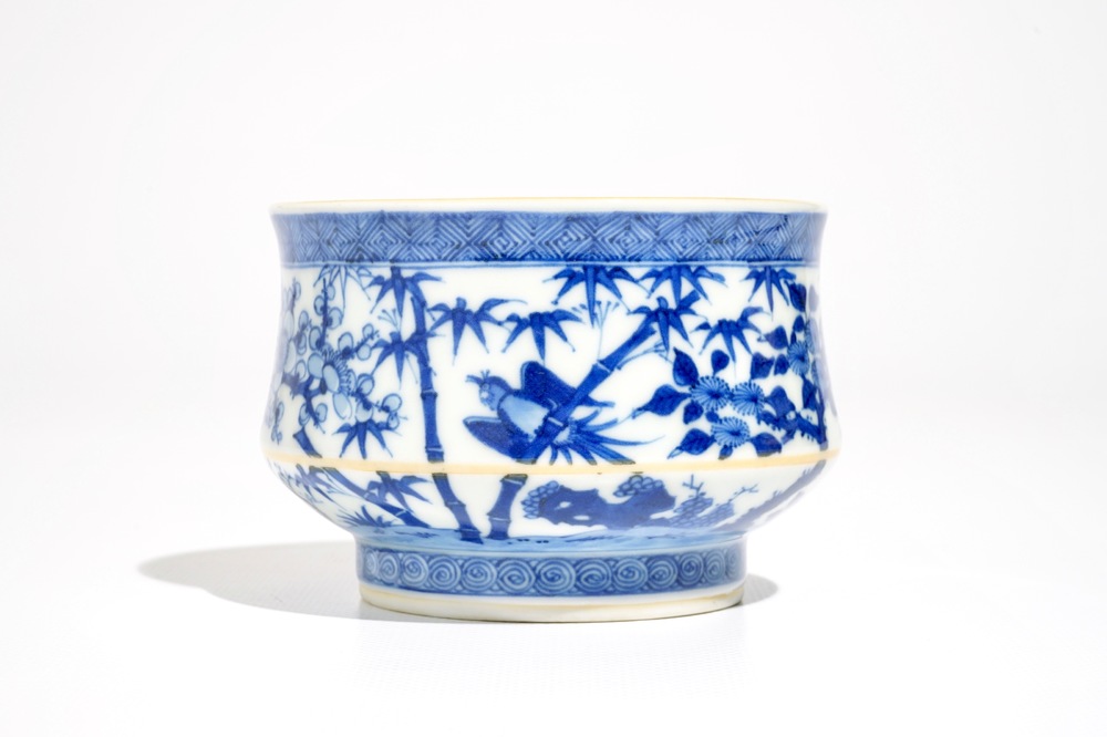 A Chinese blue and white censer with birds among blossoms, 19/20th C.
