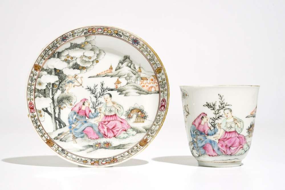 Une tasse et soucoupe en porcelaine de Chine famille rose, Qianlong