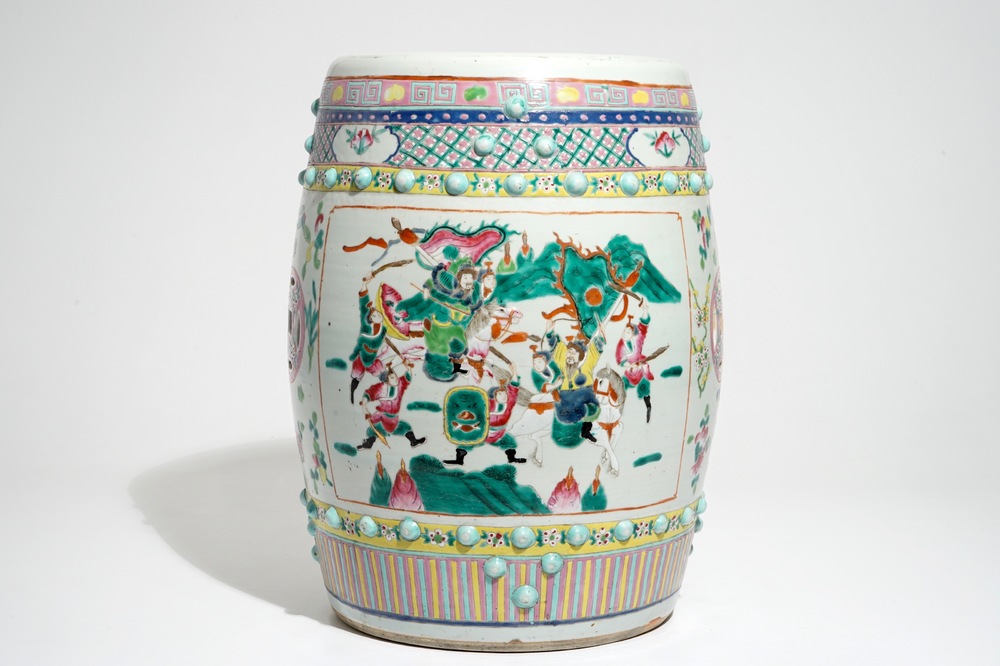 Un tabouret en porcelaine de Chine famille rose &agrave; d&eacute;cor de guerriers, 19&egrave;me