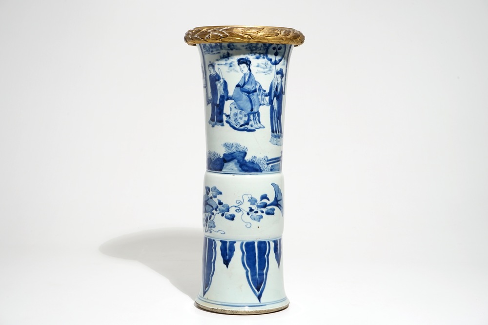 Un vase de forme gu en porcelaine de Chine bleu et blanc mont&eacute; en bronze, Kangxi