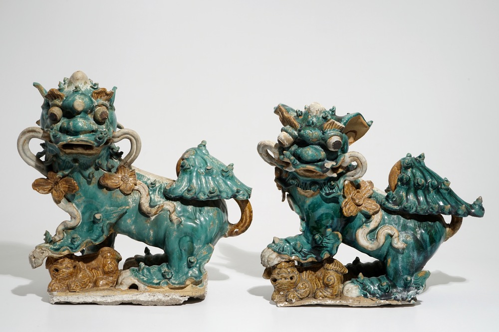 Deux carreaux de toiture en forme de lions bouddhistes, 17/18&egrave;me