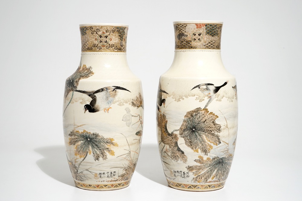 A pair of fine Japanese Yokohama Satsuma vases with ducks near a lotus pond, Meiji, 19th C.