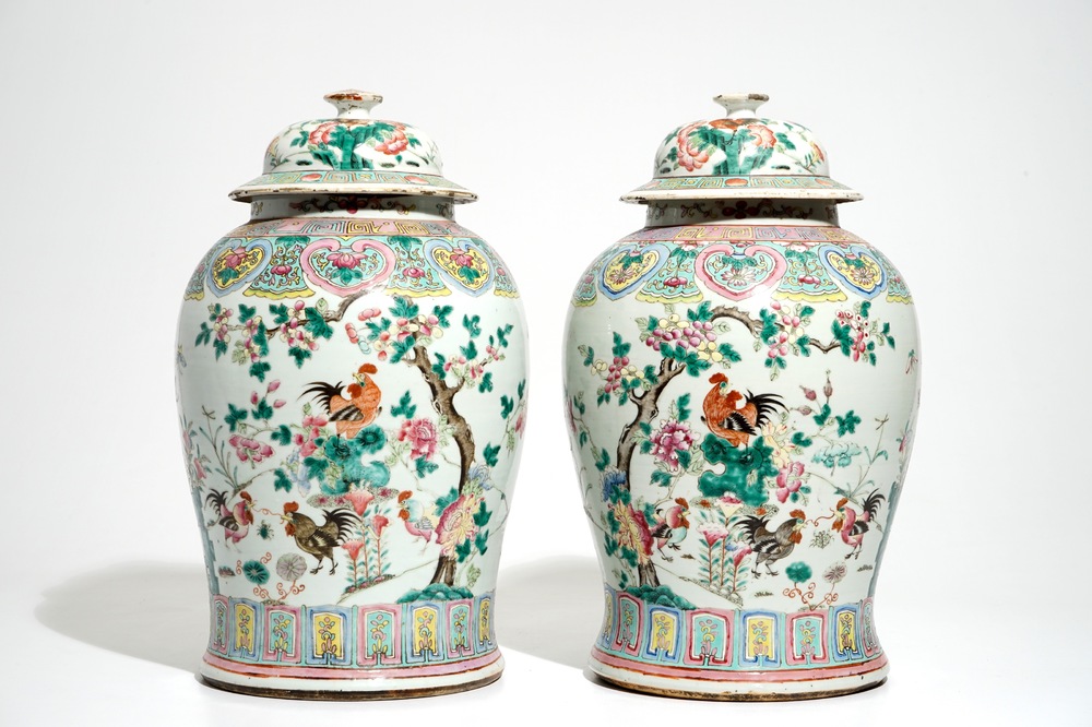 A pair of Chinese famille rose covered jars with roosters, 19th C.