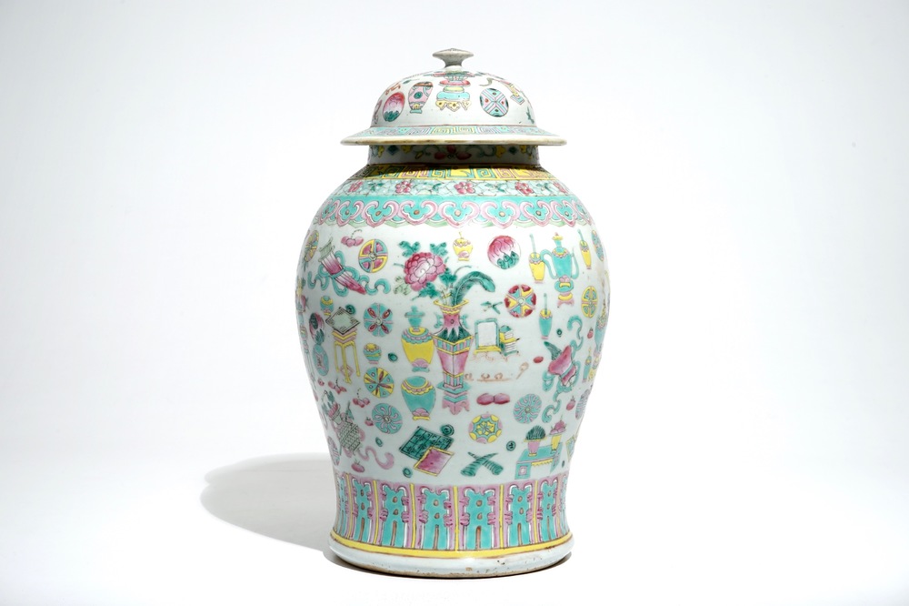 Chinese Baluster Vase with Cover and Famille Rose Images Chinese Baluster Vase with Cover and Famille Rose Images