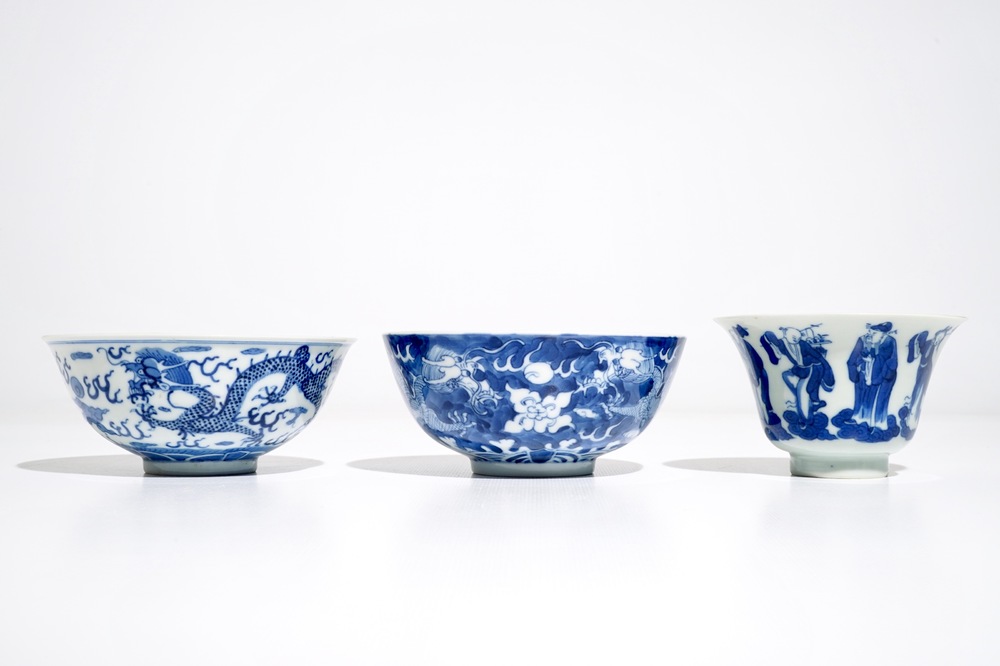 Three Chinese blue and white bowls with dragons and figures, 19th C.