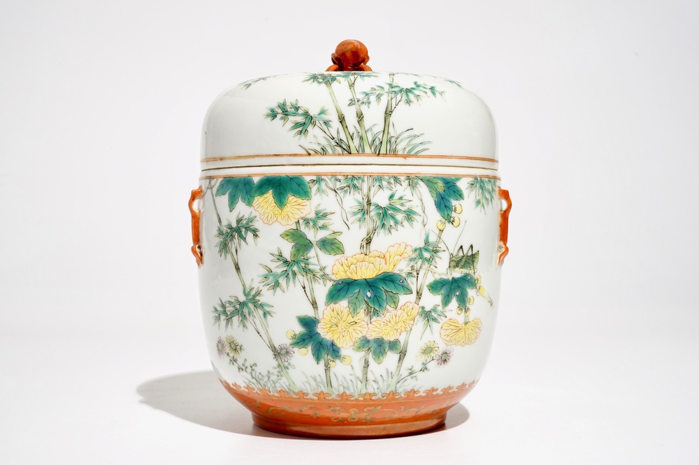 A large Chinese cylindrical box and cover, Qianlong mark, 19/20th C.