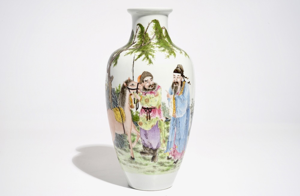 A Chinese famille rose vase with large figures, Ju Ren Tang mark, Republic, 20th C.