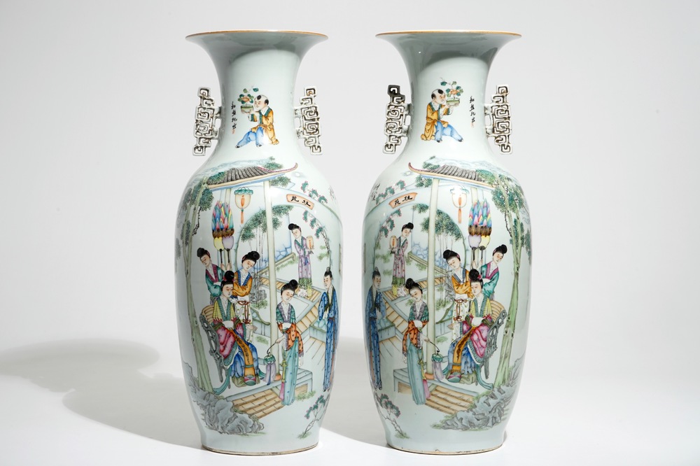 A pair of tall Chinese famille rose vases with figures and antiquities, 19/20th C.