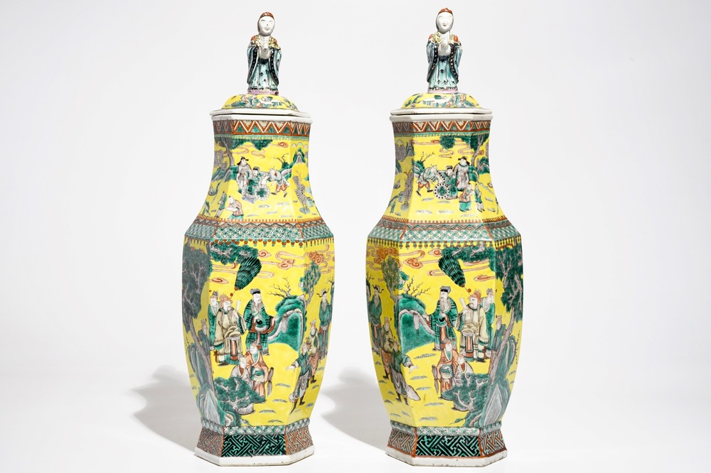 A pair of Chinese hexagonal famille verte yellow-ground vases and covers, 19th C.