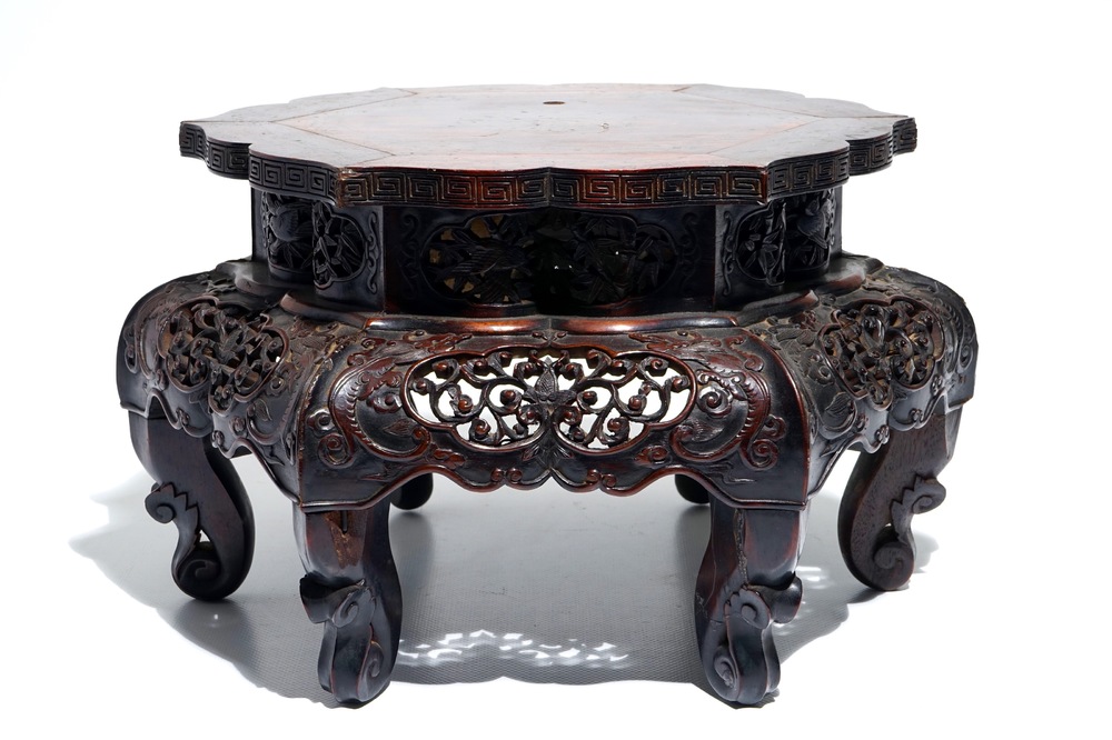 A Chinese carved wood stand with silver wire inlay, 19/20th C.