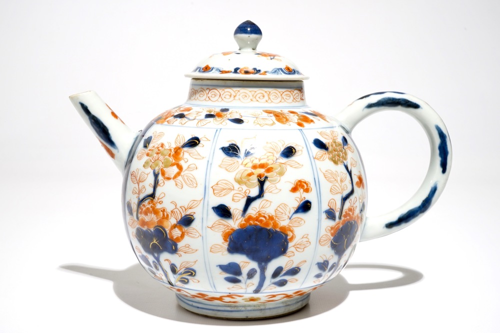 A large Chinese Imari style globular teapot and cover, Kangxi