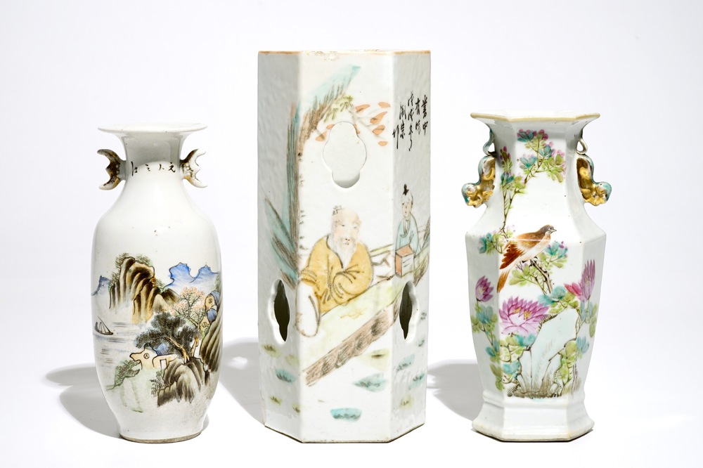 Un porte-chapeau et deux vases en porcelaine de Chine qianjiang cai, 19/20&egrave;me