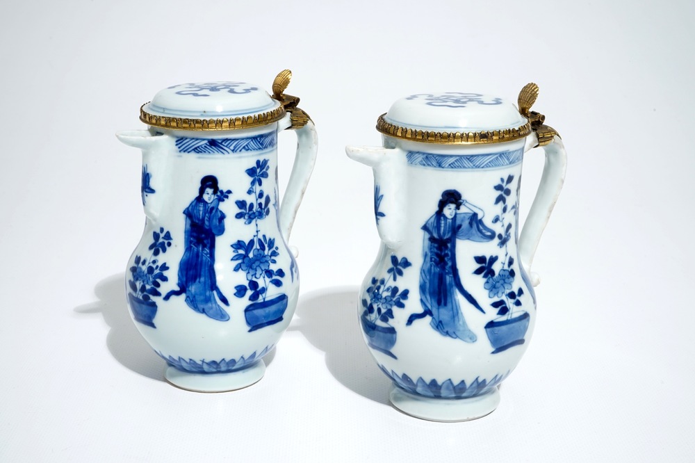 A pair of Chinese blue and white covered jugs with Long Eliza, Kangxi