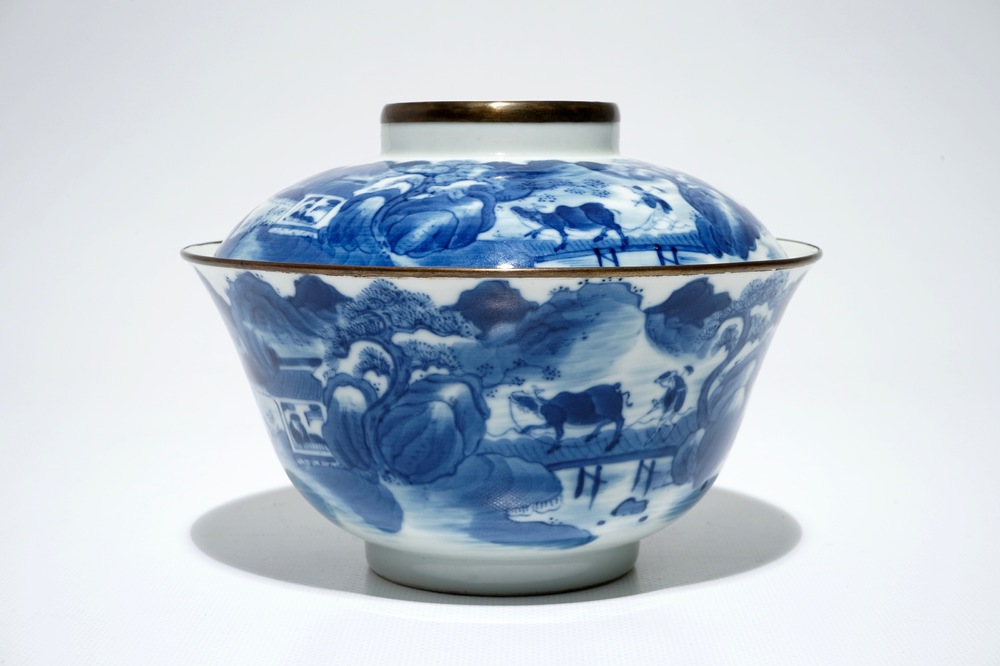 Un bol couvert en porcelaine de Chine &quot;Bleu de Hue&quot; pour le march&eacute; vietnamien, marque et &eacute;poque de Xianfeng