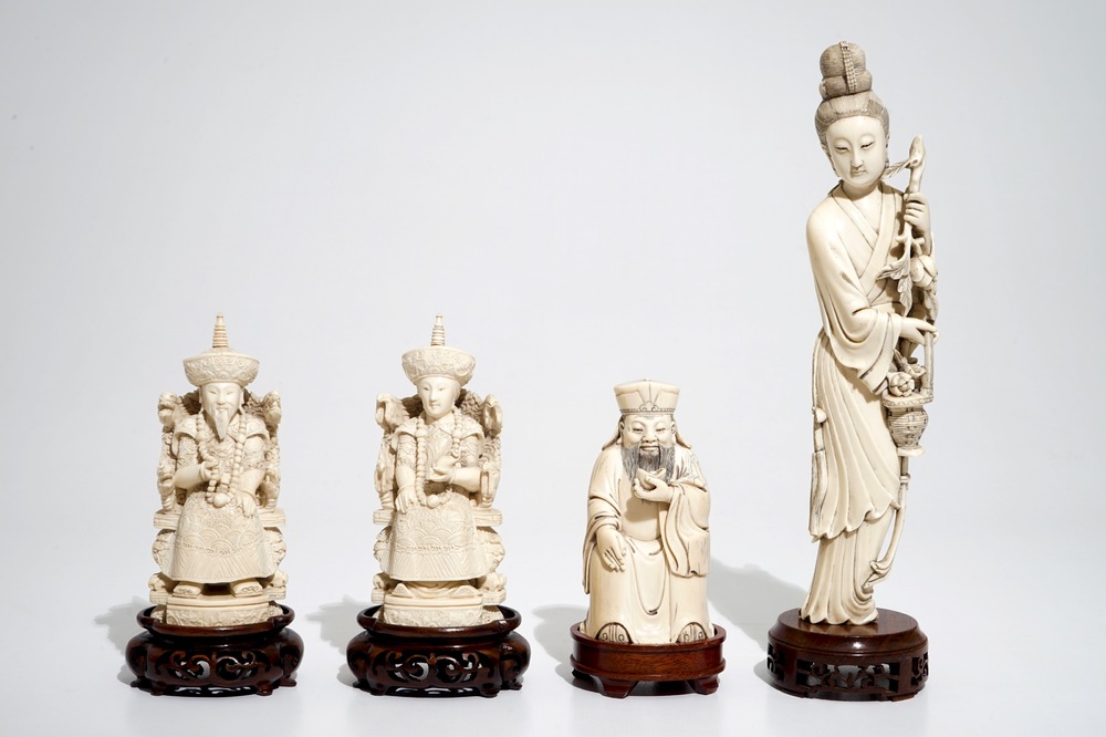 Un couple imp&eacute;rial, un lettr&eacute; et une immortelle en ivoire sculpt&eacute;, Chine, 19/20&egrave;me