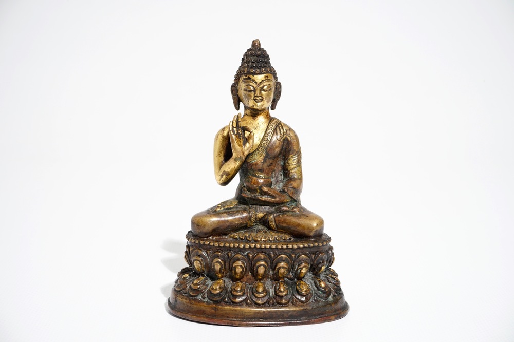 Un mod&egrave;le de Bouddha en bronze dor&eacute;, Chine ou Tibet, 16/17&egrave;me