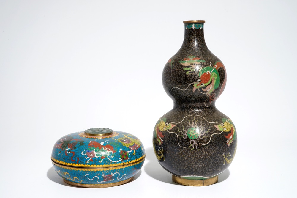 A Chinese cloisonn&eacute; double gourd vase and a round covered box with jade, 19/20th C.