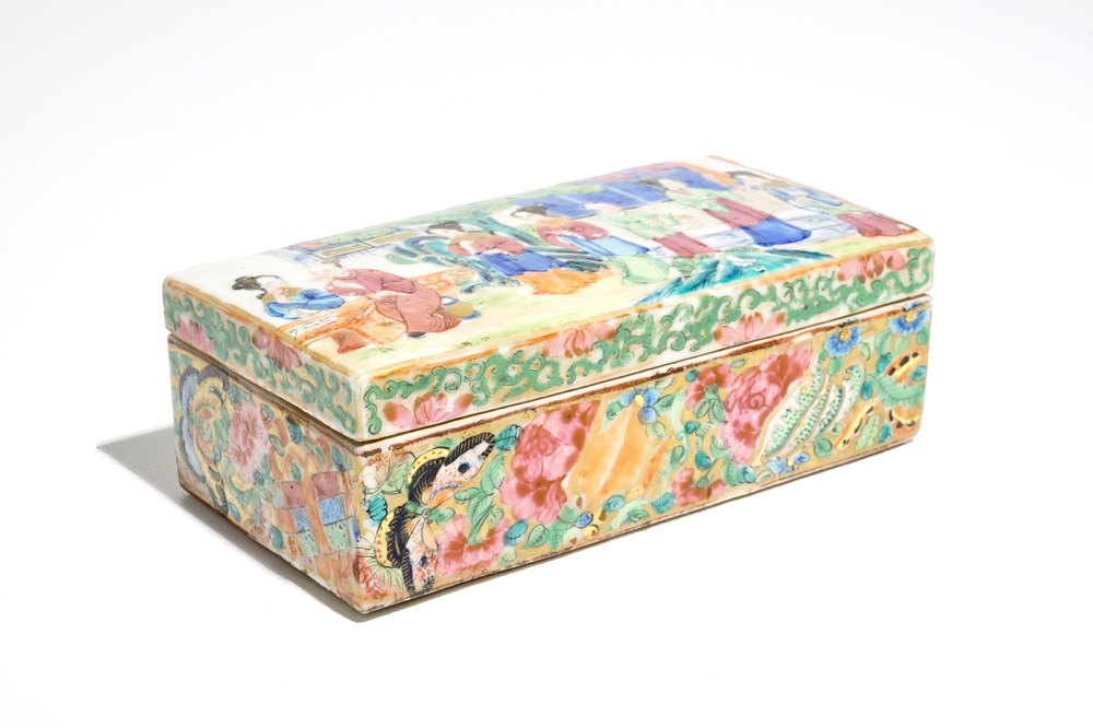 A rectangular Chinese Canton famille rose box and cover, 19th C.