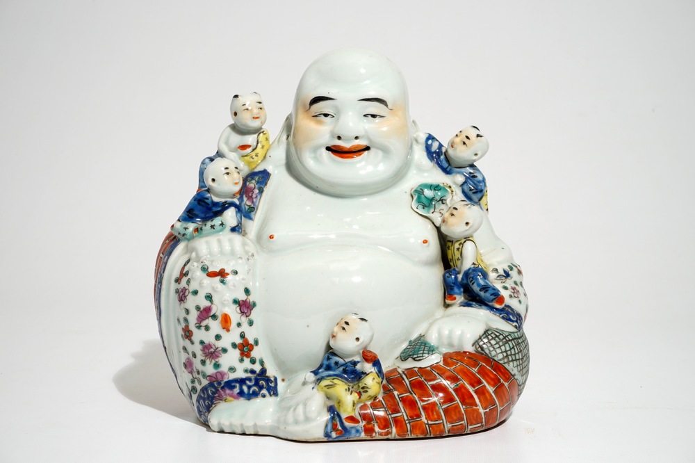 A large Chinese famille rose model of Buddha with playing boys, 19/20th C.