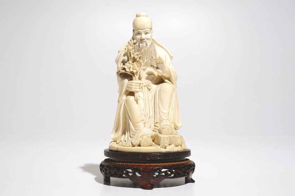 Une figure de Lin Hejing en ivoire sculpt&eacute;, Chine, d&eacute;but du 20&egrave;me