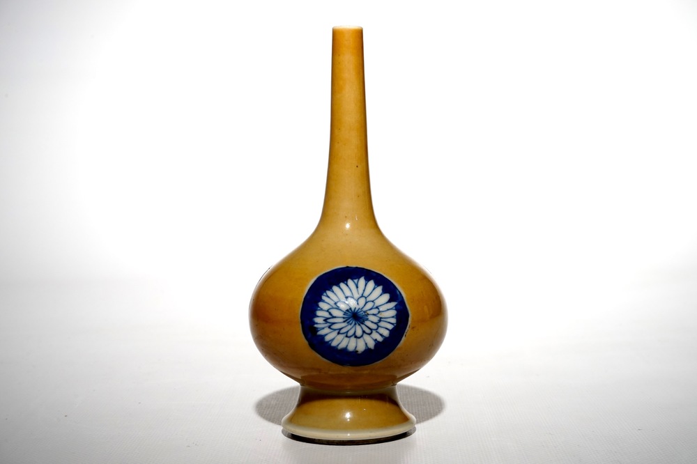 A Chinese blue and white on caf&eacute; au lait-ground sprinkler, Kangxi