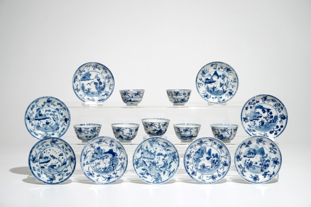 Zeven Chinese blauwwitte koppen en negen schotels, Kangxi