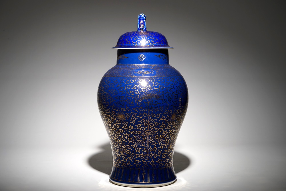 A Chinese vase and cover with gilt design on powder blue-ground, Kangxi mark, prob. 19/20th C.