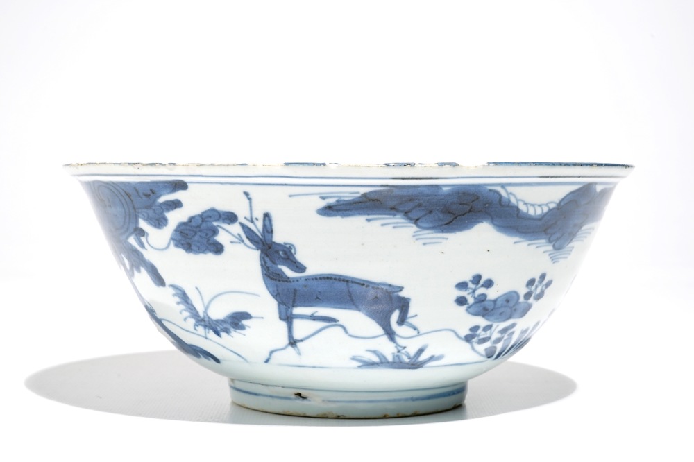 A Chinese blue and white bowl with deer, Wanli