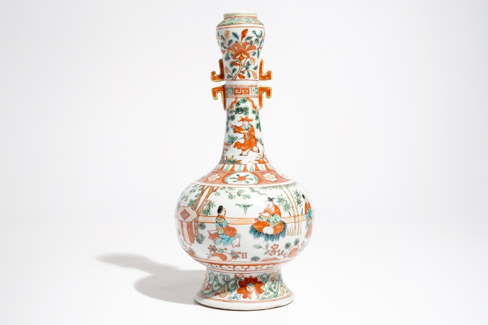 A Chinese wucai style bottle-shaped vase, Wanli mark, 19/20th C.