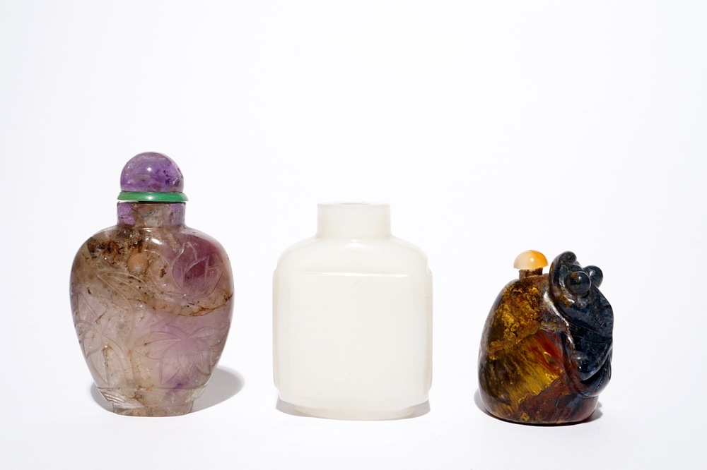 Three Chinese stone snuff bottles, 19/20th C.