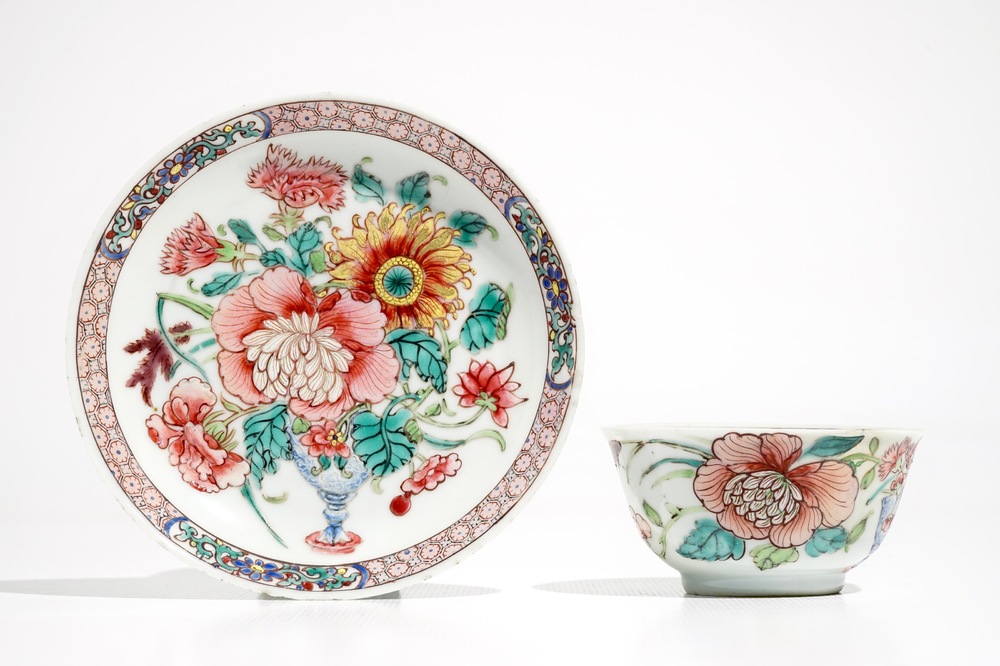 A fine Chinese famille rose cup and saucer with a flowervase, Yongzheng
