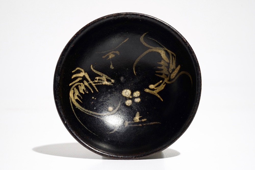 Un bol de type Jizhou &agrave; d&eacute;cor de ph&eacute;nix, Chine, poss. Dynastie Song du Sud/Yuan