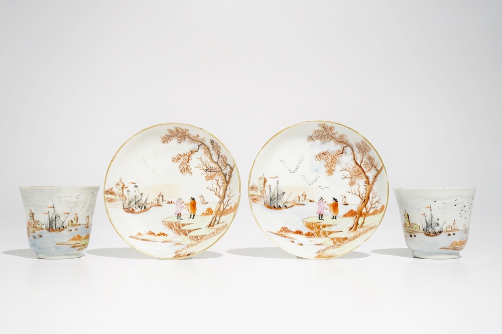 Une paire de tasses et soucoupes en porcelaine de Chine de style Meissen, Qianlong