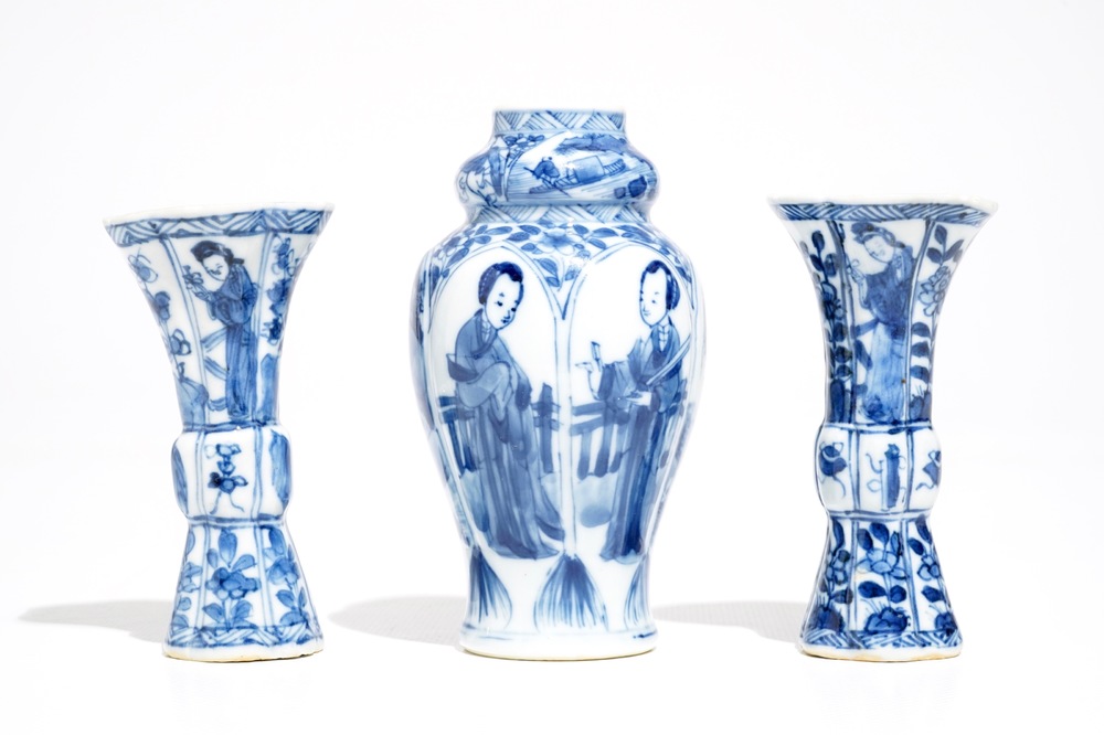 Three small Chinese blue and white Long Eliza vases, Kangxi